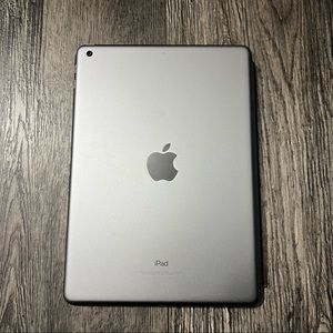 iPad 9.7 6th Gen (2018) 32gb WiFi Version - Space Gray + Apple Pencil
